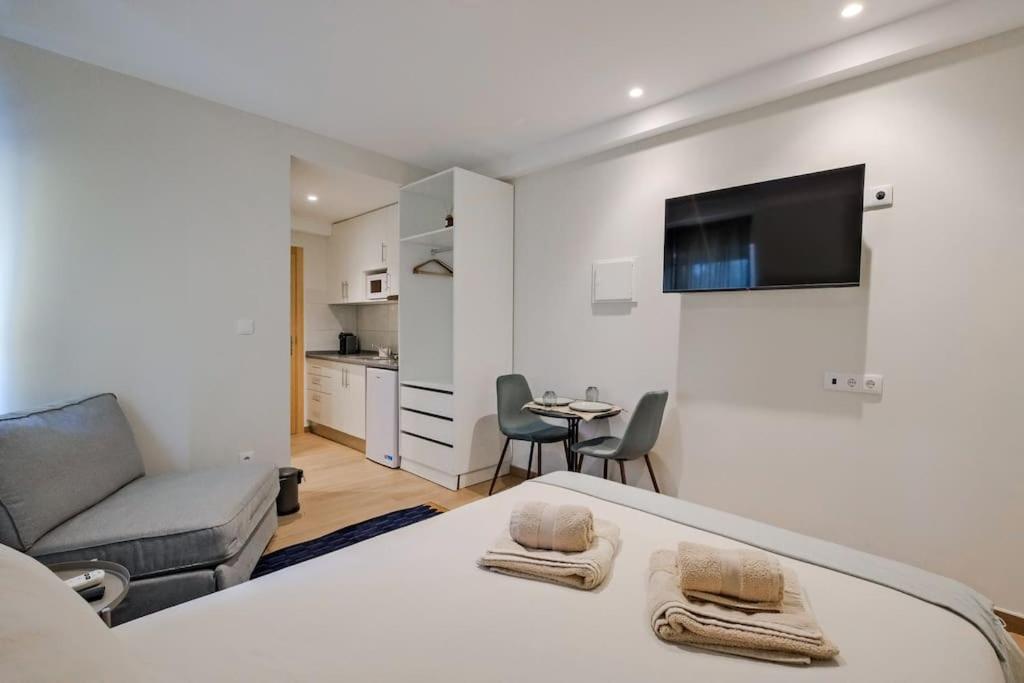 Lovely Studio, Fully Equipped & Near Subway N7 Apartment Lisbon